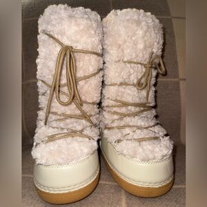 Shoe Dazzle Cream and Tan Winter Boots